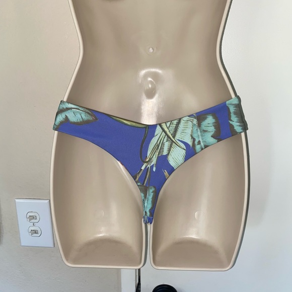 Best Bikini Thong Ever - Picture 5 of 6